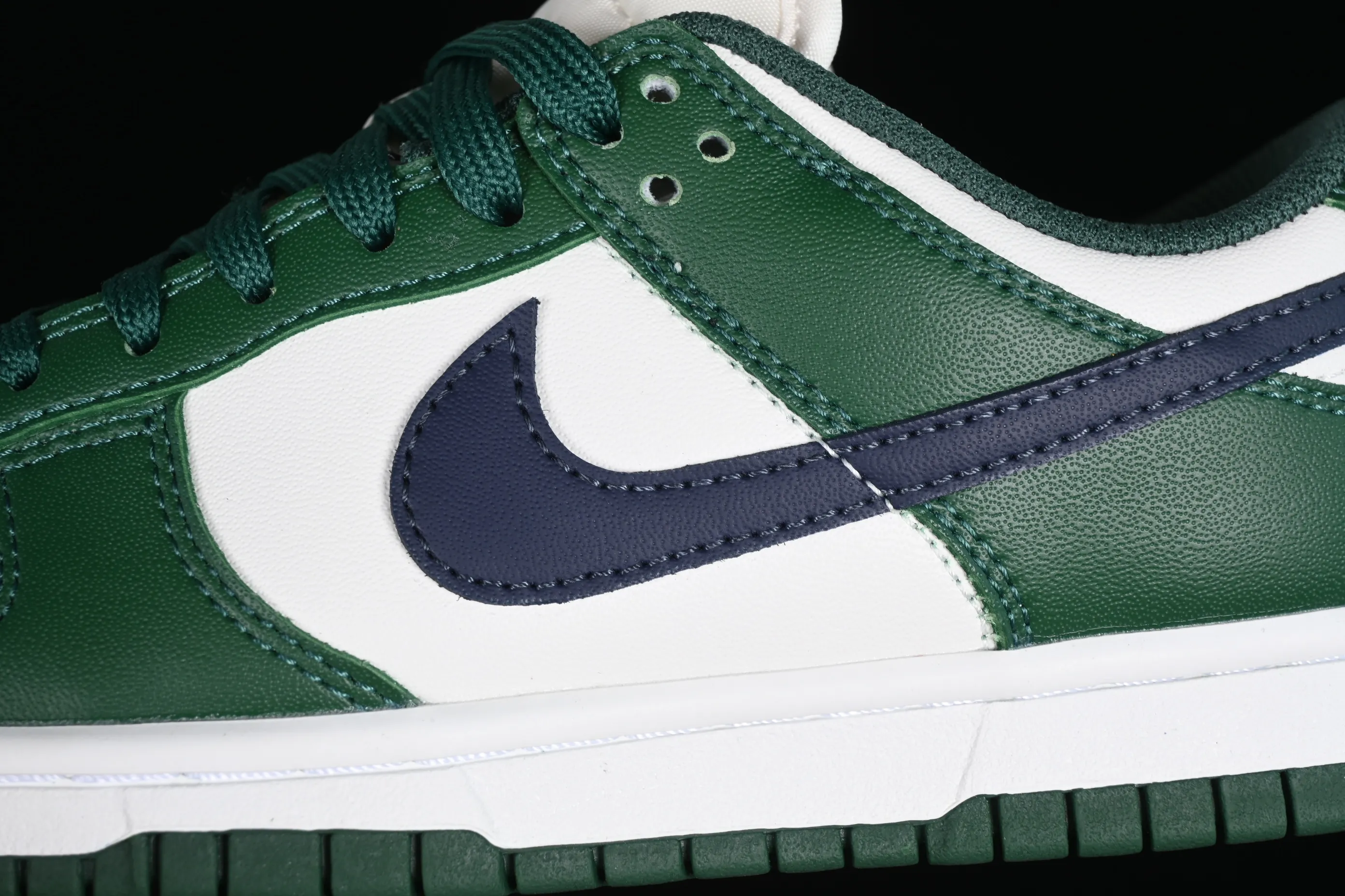 All Categories Nk SB Dunk Series Nk SB Dunk Low Low-top sneakers Cost-effective version Nk Dunk Low "Gorge Green" Retro white and green SB low-top sports and leisure sneakers DD1503-300